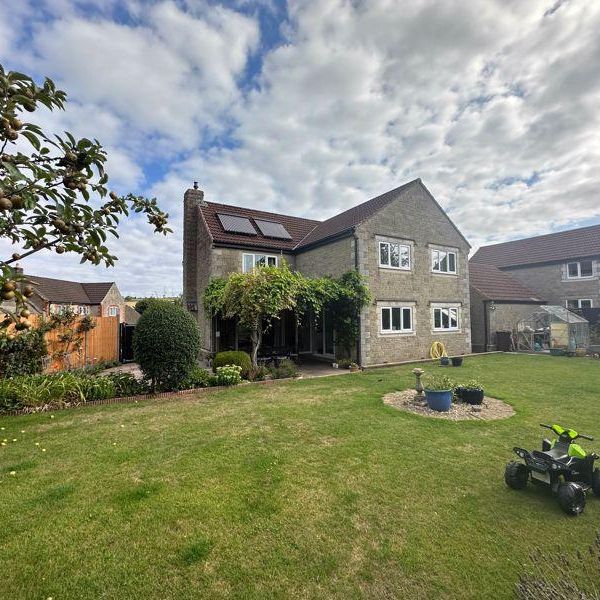 5 bedroom detached house to rent - Photo 1