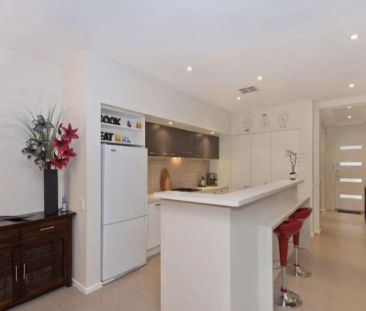 Stylish & Spacious – 3-Bedroom Home in Prime Glynde Location - Photo 3