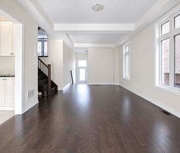 For Lease - 22 John Smith Street, East Gwillimbury, Ontario - Photo 2
