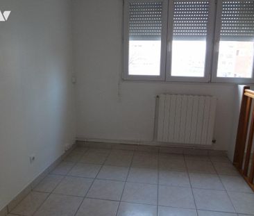 T2 en Duplex à Amiens proche des Halles du Beffroi - Photo 4