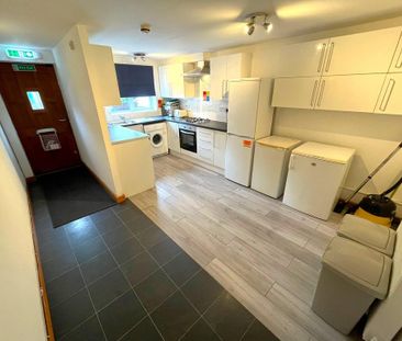 1 bedroom in a house share to rent - Photo 5
