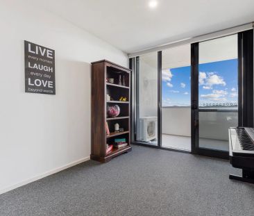 18th Floor with Spectacular Views - Photo 3