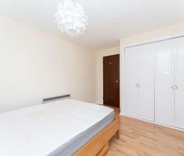 Vicars Bridge Close, Wembley, HA0 - Photo 4
