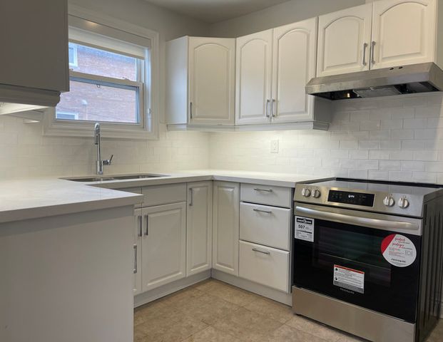 115 Stephen Drive | 115 Stephen Drive, Etobicoke - Photo 1