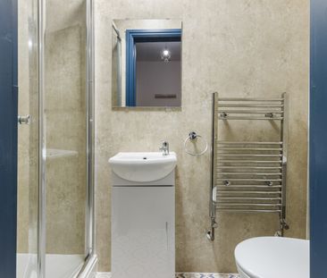 Double En-suite Bedroom - Photo 3