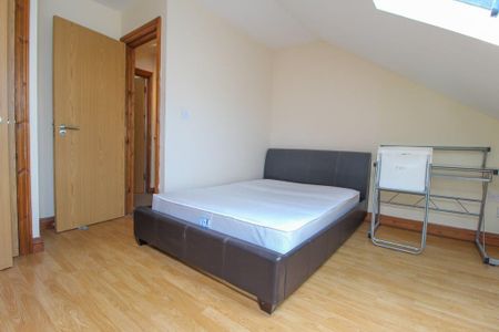 3 bedroom flat to rent - Photo 5