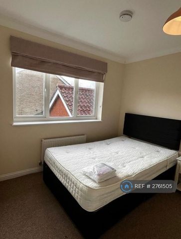 1 bedroom in a house share to rent - Photo 3