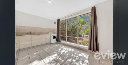 9 Golden Avenue, Werribee VIC 3030 - Photo 5