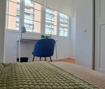 Room in a shared 14-bedroom apartment for rent in Castillejos, perfect for professionals and students. - Foto 5