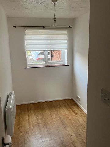 2 Bed Flat, Cotton Avenue, W3 - Photo 5