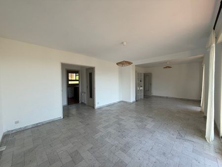 Location Appartement 4 pièces 94m² HYERES 83400 - Photo 3