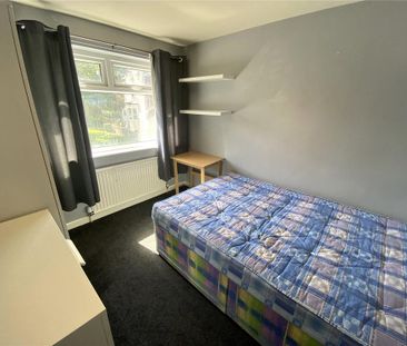 4 bedroom semi-detached house to rent - Photo 3