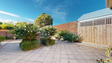 For Rent | Character-Filled Californian Bungalow with Garden Oasis in Travancore - Photo 3