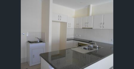 Modern Townhouse - Photo 5