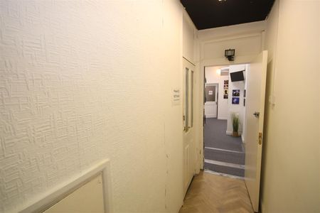 1 bedroom Flat to let - Photo 4