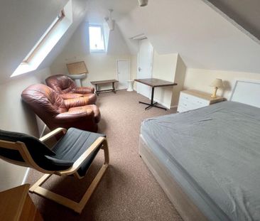 1 bedroom in a house share to rent - Photo 2