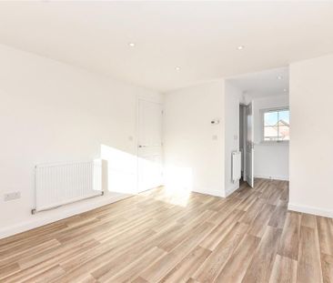 3 bedroom detached house to rent - Photo 2