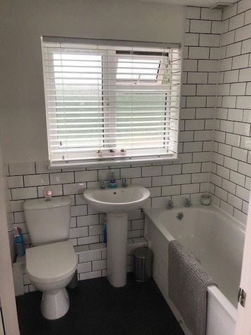 2 bedroom semi-detached house to rent - Photo 4