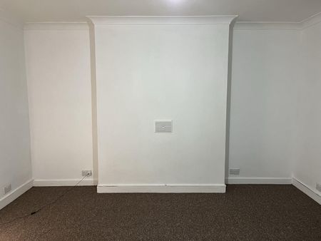 2 Bed Flat, Clarence Square, BN1 - Photo 2