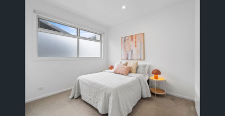 Contemporary Executive Townhouse in Blackburn North - Photo 3