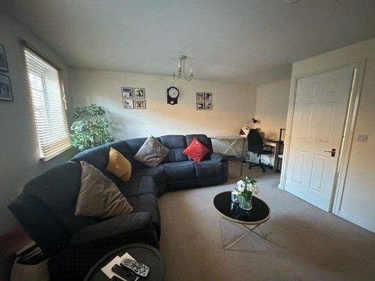 3 bedroom semi-detached house to rent - Photo 1
