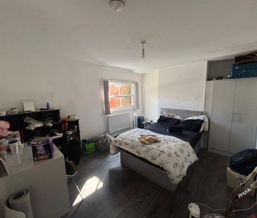 Room in a Shared House, Hazelwell Street, B30 - Photo 1