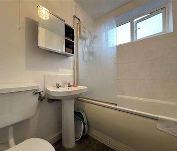 One-Bedroom Apartment with lift access in the Heart of Clifton  Wa... - Photo 5