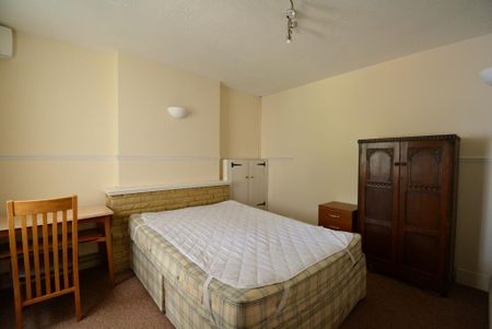 5 bedroom semi-detached house to rent - Photo 2