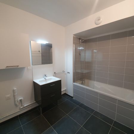 Location Appartement 3 pièces 63m² LILLE 59000 - Photo 3