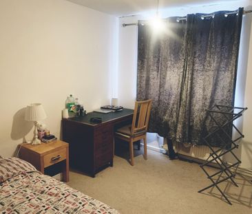 2 Bed Terraced House, Elmore Court, NG7 - Photo 3