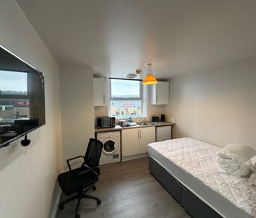 Oldgate, Huddersfield - Photo 1