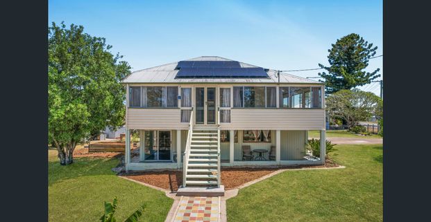 Enormous Family Home in superb Location - Photo 1