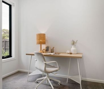 Near New Townhouse with 2 Master Bedrooms - Photo 6