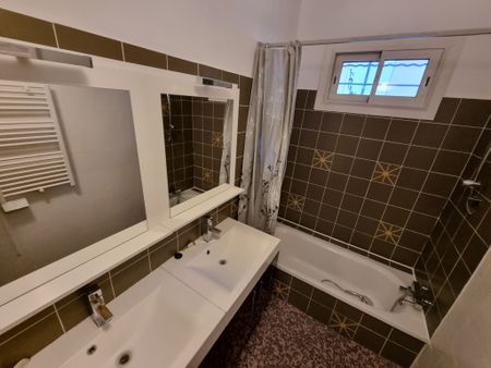 Location Appartement 4 pièces 101m² MARSEILLE 12ème - Photo 5