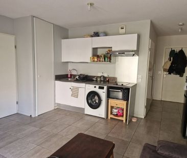 Location Appartement 2 pièces 38m² BORDEAUX 33800 - Photo 3