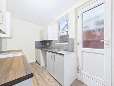 2 bedroom terraced house to rent - Photo 5