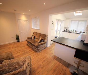 1 bedroom in a house share to rent - Photo 2