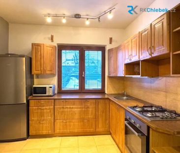 Pronájem bytu 1+1 se zahradou a parkovacím místem - Photo 6