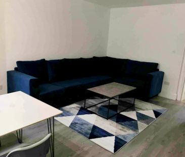 1 Beds 2 Baths - Photo 3