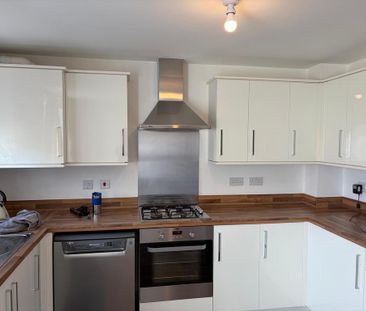 3 bedroom semi-detached house to rent - Photo 6