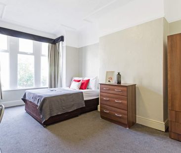 10 GROVE GARDENS Leeds - LS6 4EG - Photo 4