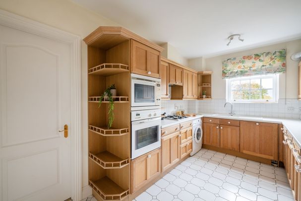 To Let 4 Bedroom House - Photo 1