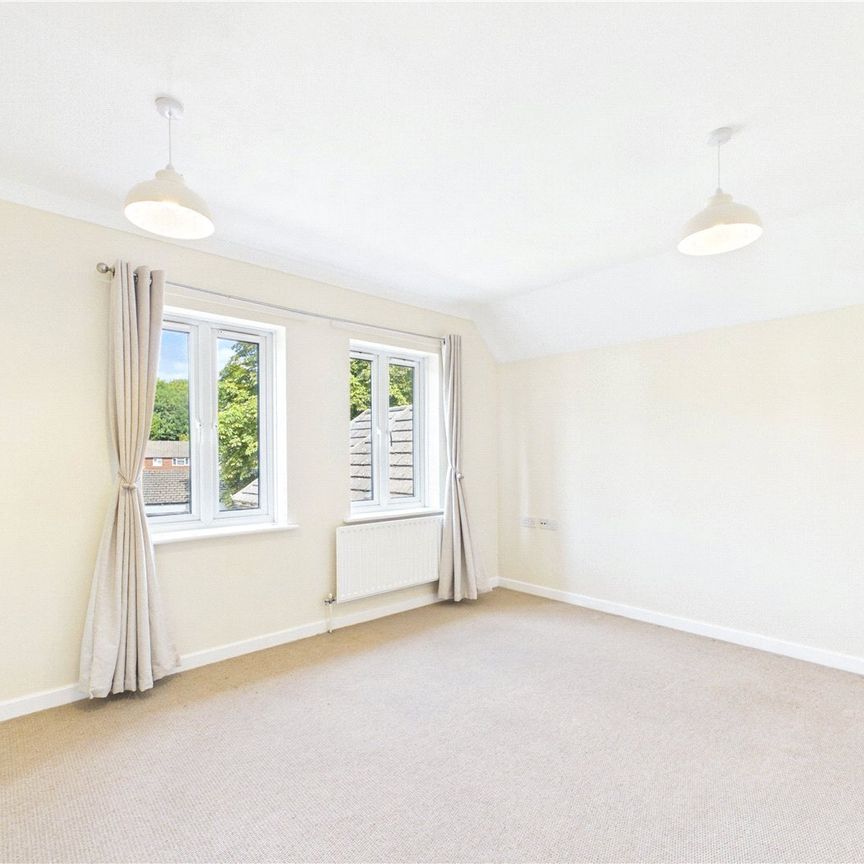 Shilling Close, Tilehurst, Reading, Berkshire, RG30 - Photo 1