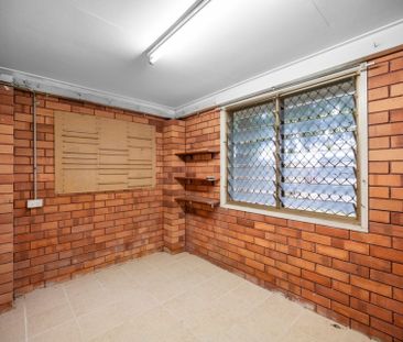 Family Home with a Pool in Kirwan - Photo 2