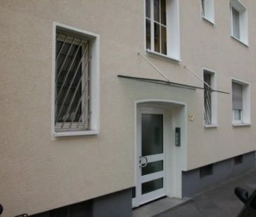 Moderne, zentral gelegene 2-Zimmerwohnung mit schöner Einbauküche i... - Foto 2