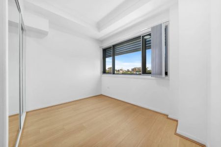 Modern North-Facing Apartment in a Prime Wentworthville Location - Photo 4