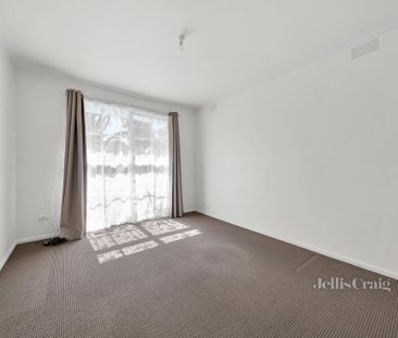 8 Ormiston Street, Mount Waverley - Photo 4