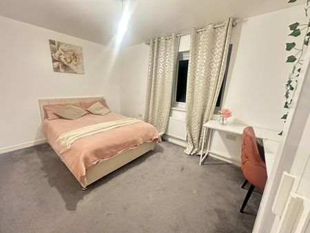 2 Bed Terraced House, Morton Hall Road, M12 - Photo 4