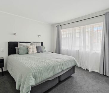 Meticulously Maintained Four Bedrooms in Mt Wellington - Photo 4