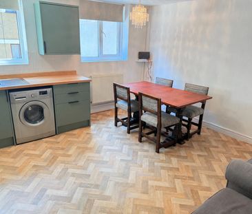 Flat C 364 High Street - Photo 1